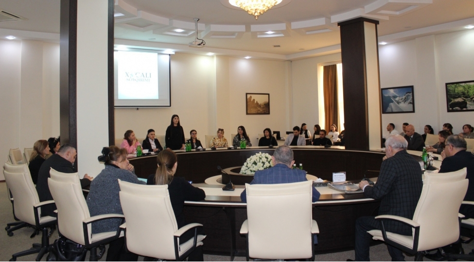 qaradag-rayonunda-xocali-soyqirimi-insanliga-qarshi-agir-cinayet-movzusunda-deyirmi-masa-kechirilib