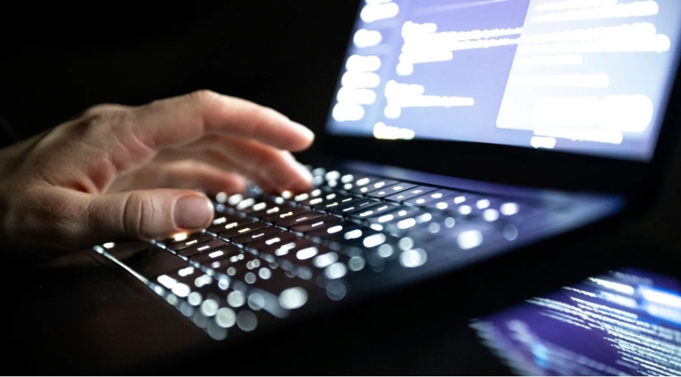 almaniyada-internetde-nifret-yayanlara-qarshi-genishmiqyasli-emeliyyat-140-cinayet-ishi-bashlanib