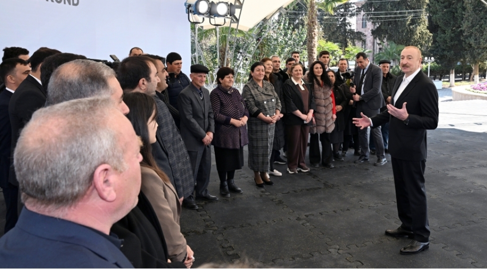 prezident-ilham-eliyev-xocavend-sheher-ve-xocavend-kend-sakinleri-ile-gorushub