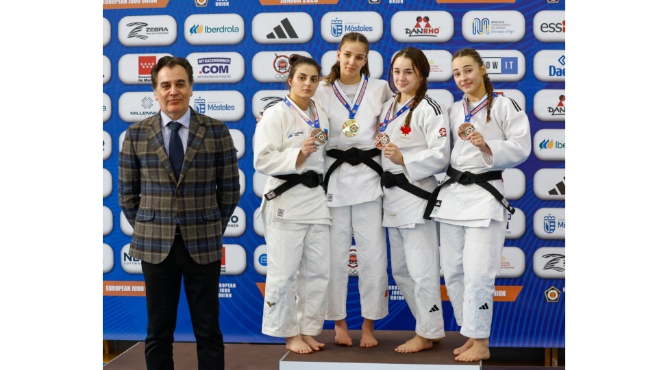 yigmamiz-beynelxalq-yarishi-bir-medalla-basha-vurub