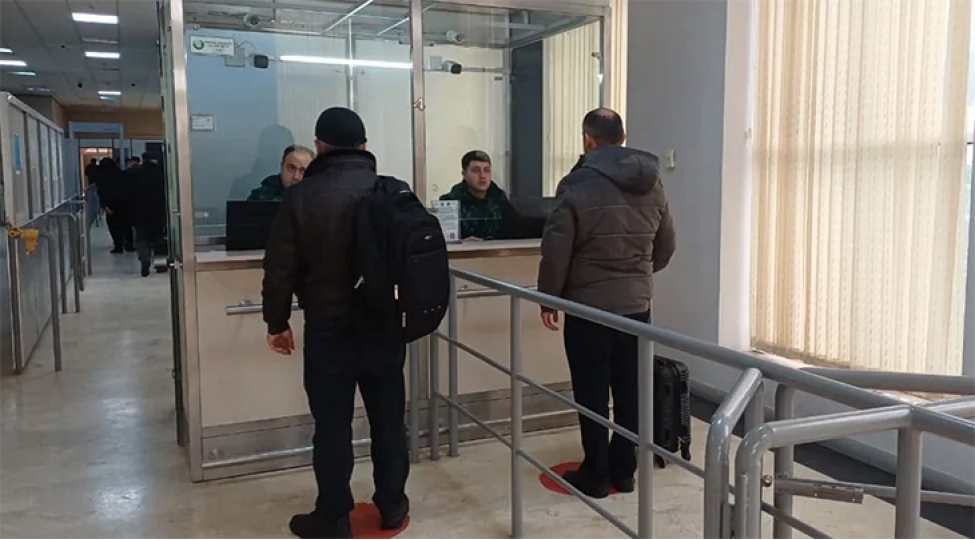 azerbaycan-vasitesile-irandan-553-nefer-texliye-olunub