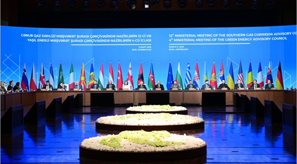 bakidan-dunyaya-achilan-enerji-qapisi-2