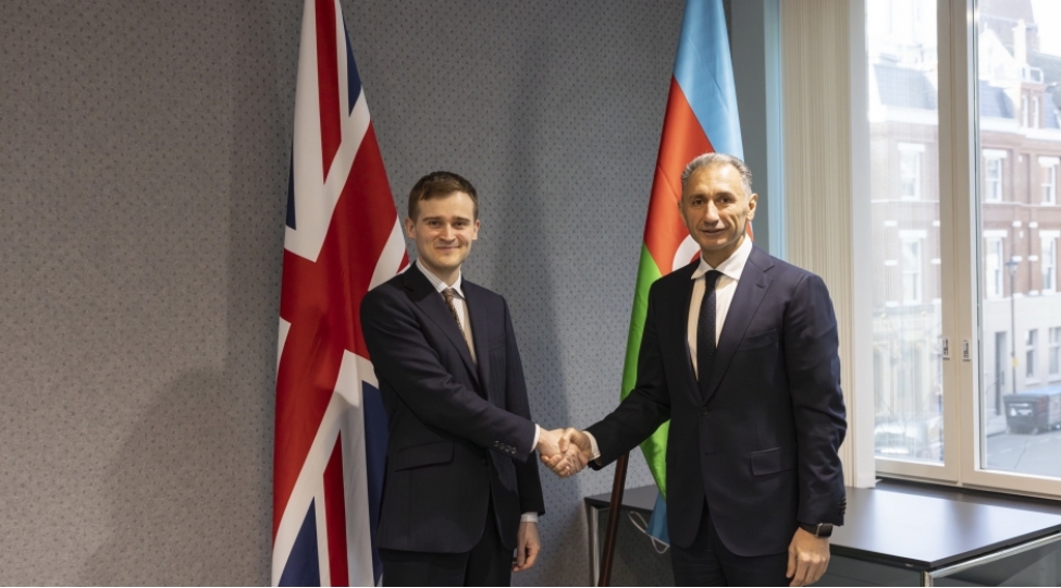 azerbaycanla-boyuk-britaniya-arasinda-uchushlarin-sayi-artirila-biler