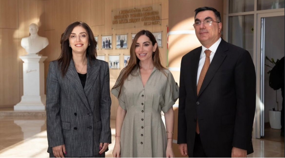 arzu-eliyeva-baki-ali-neft-mektebinde-fotolar