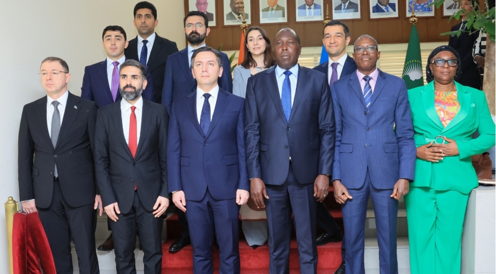 azerbaycan-numayende-heyeti-kot-divuara-sefer-edib