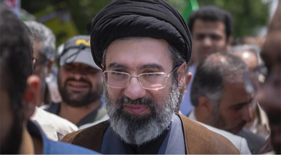 kiv-eli-xameneinin-oglu-hucum-zamani-yaralanib