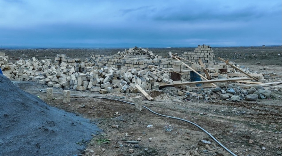 daha-bir-qanunsuz-tikili-sokulub-2