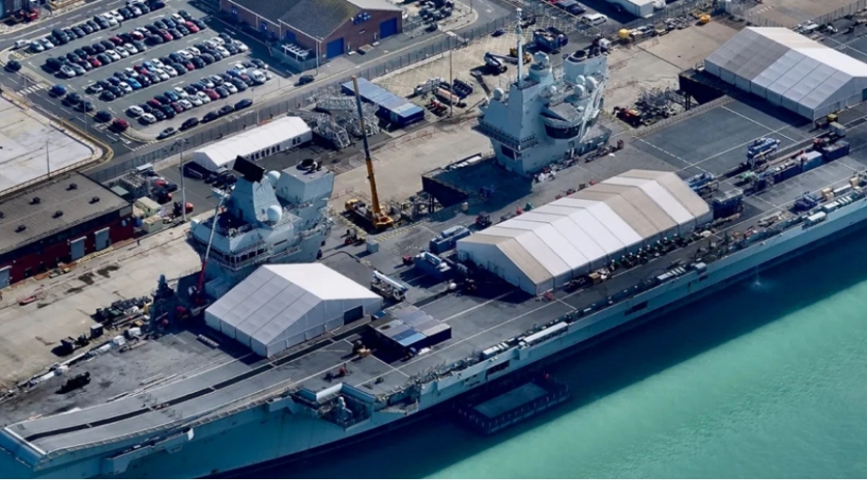 boyuk-britaniya-yaxin-sherqe-teyyaredashiyan-gemi-gondere-biler