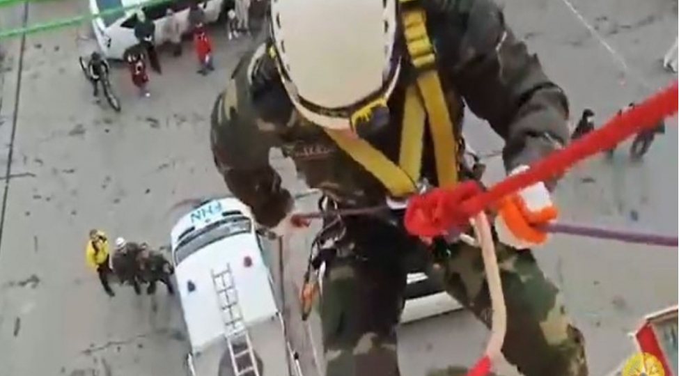 fhn-xilasediciler-alpinist-levazimatlarinin-komeyi-ile-ushagi-xilas-edibler