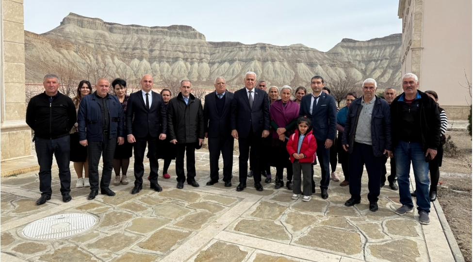 milli-meclisin-deputati-vuqar-rehimzade-culfada-sechicileri-ile-novbeti-gorushunu-kechirib-foto-10