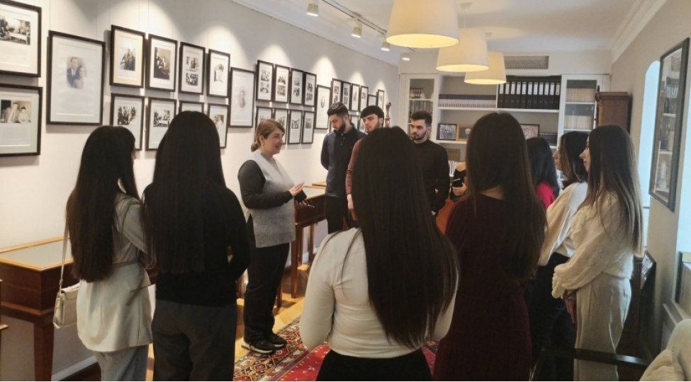 metbuat-shurasinda-tecrube-kechen-telebeler-edibin-evini-ziyaret-edibler-foto