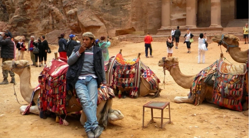 yaxin-sherqin-turizm-senayesi-munaqishe-sebebinden-gunde-600-milyon-dollar-itirir