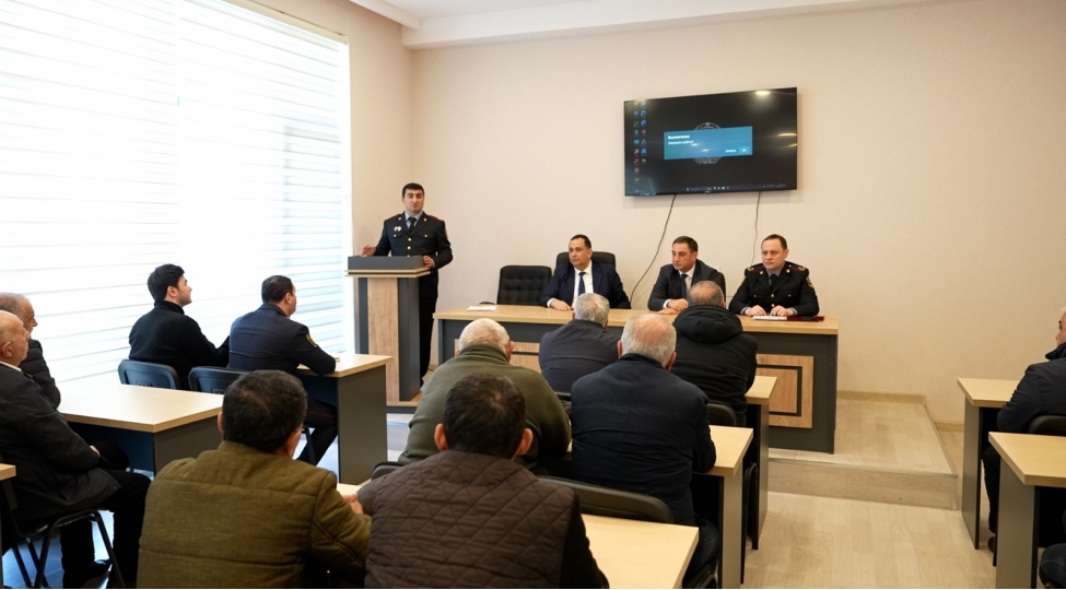 sumqayitda-polis-avtobus-suruculerine-pozduqlari-yol-hereketi-qaydalarini-eyani-shekilde-numayish-etdirdi-fotovideo