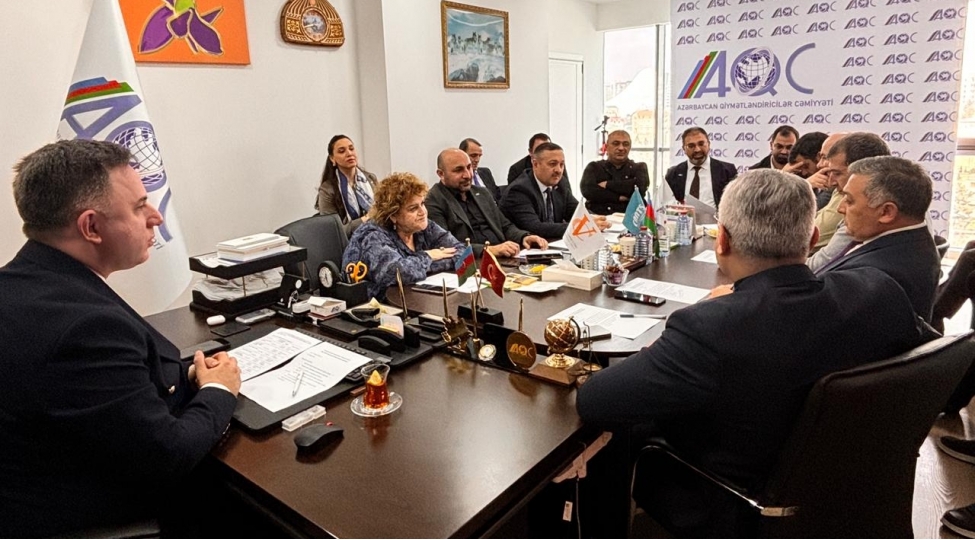 azerbaycan-qiymetlendiriciler-cemiyyetinin-idare-heyetinin-genish-terkibde-iclasi-kechirilib