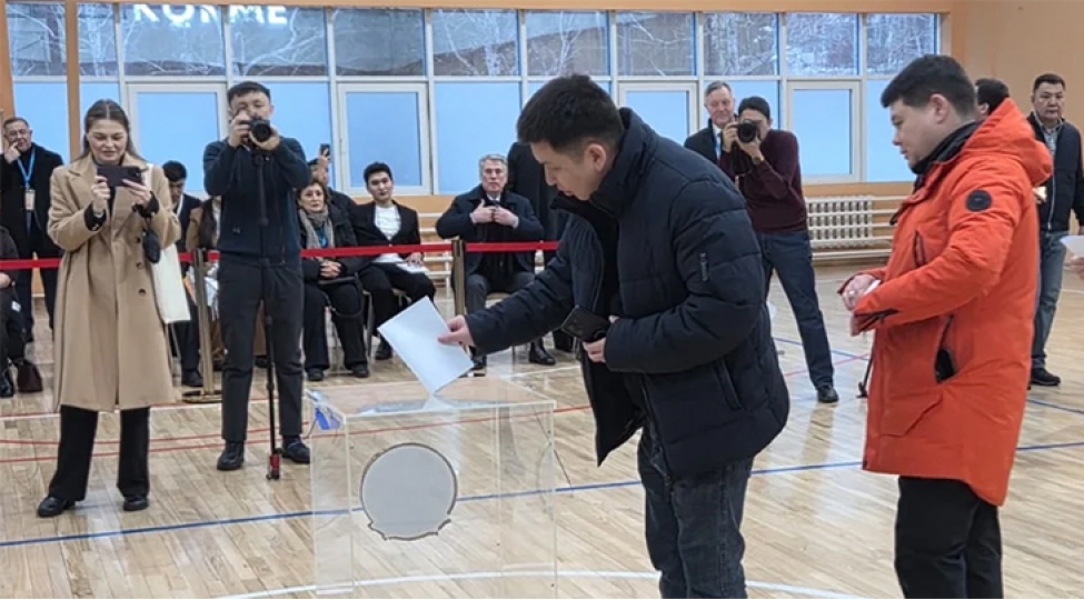 qazaxistanda-referendumda-ishtirak-6443-faiz-teshkil-edib