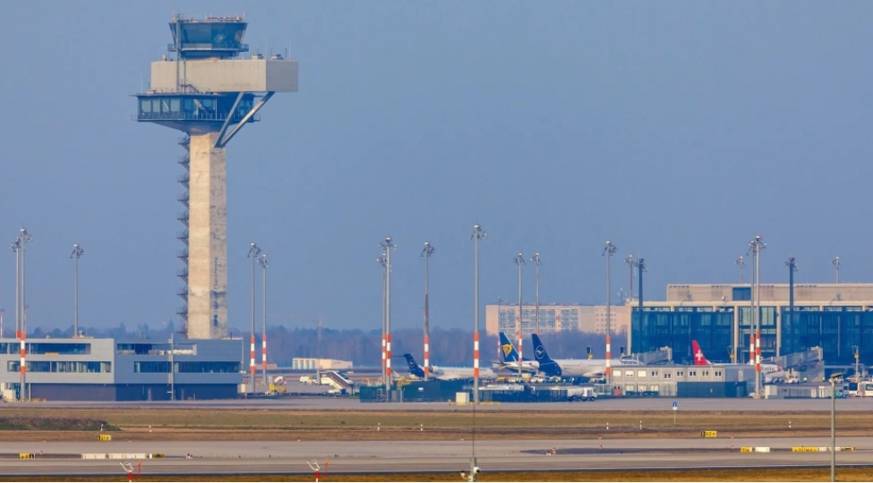 berlin-aeroportunun-ishchileri-birgunluk-xeberdarliq-tetili-edecekler