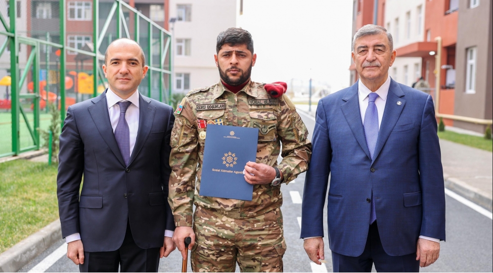 shirvan-sheherinde-shehid-ailelerine-ve-muharibe-ile-elaqedar-elilliyi-olan-shexslere-35-menzil-verildi