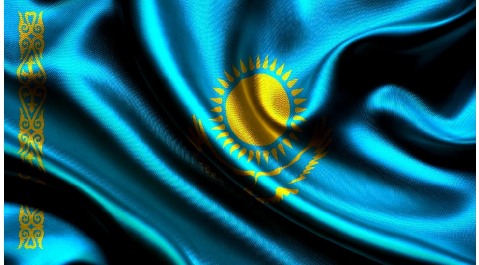 qazaxistan-bayragi-dunyanin-en-gozel-bayragi-sechilib