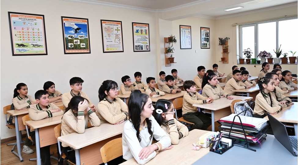 mektebyashli-ushaqlarin-istehlakchi-huquqlari-barede-maariflendirilmesi-meqsedile-novbeti-achiq-dersler-kechirilib