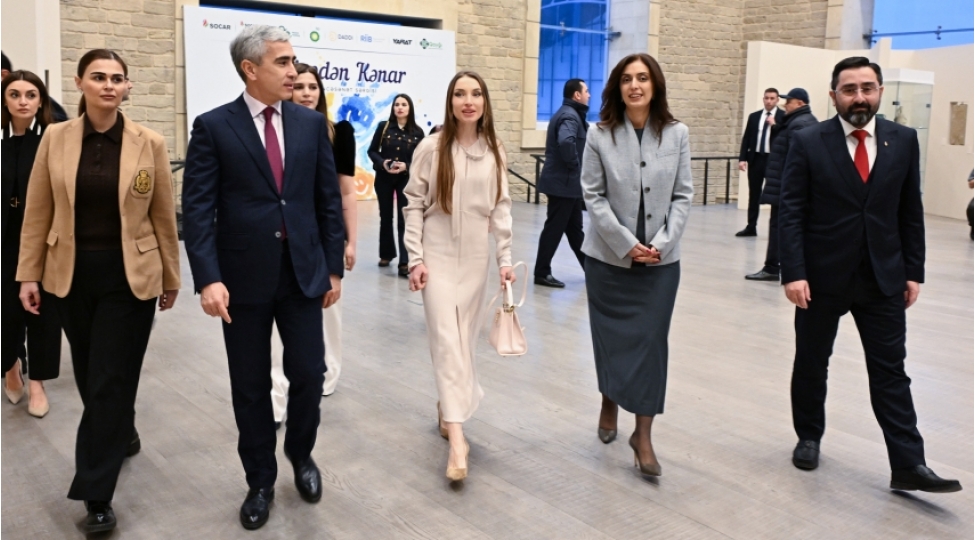 dash-salname-muzeyinde-cherchiveden-kenar-adli-inkluziv-incesenet-sergisi-achilib