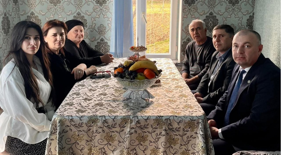 yap-qusar-rayon-teshkilatinin-emekdashlari-shehid-ailesini-ziyaret-edib