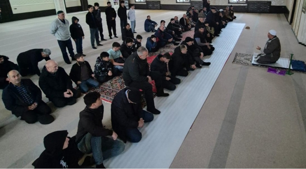 cebrayil-ve-zengilanda-bayram-namazi-qilinib