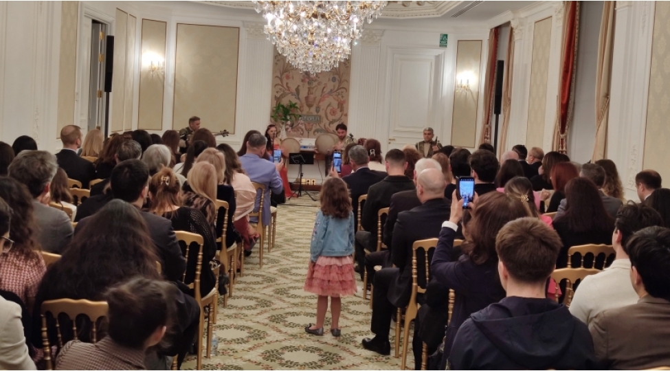 parisde-novruz-coshqusu