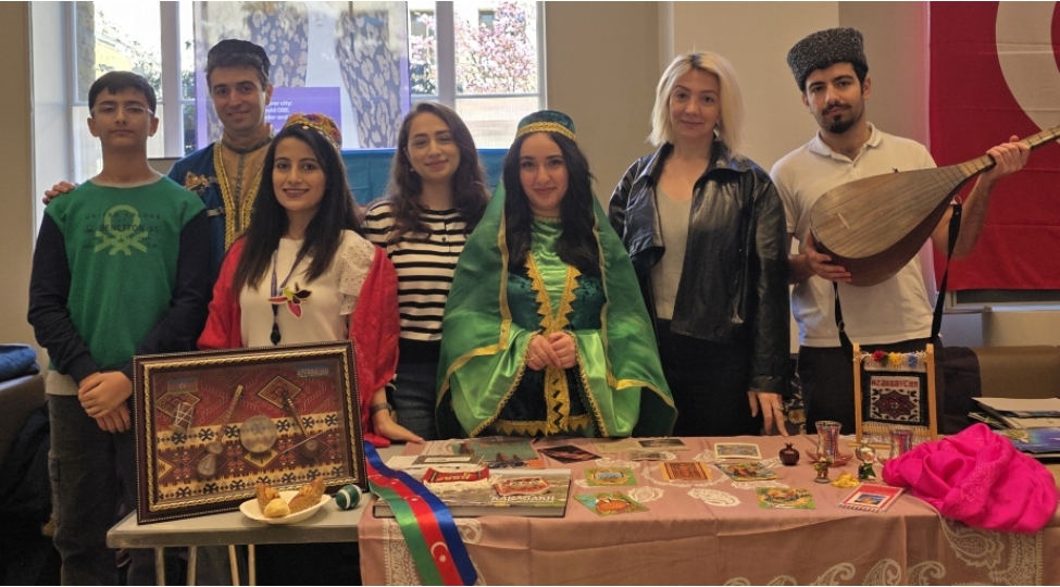 london-universitet-kollecinde-azerbaycanla-bagli-novruz-stendi-qurulub