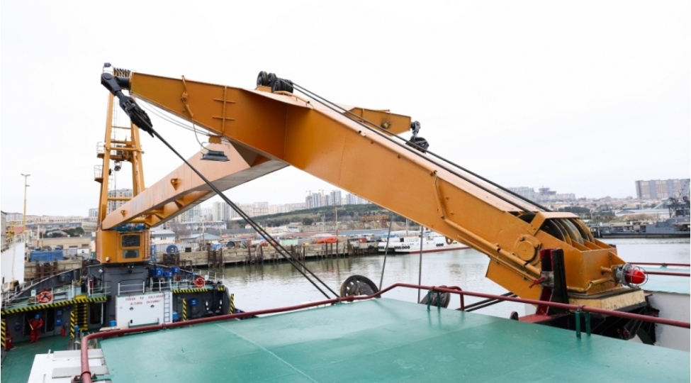 asco-nun-ramiz-haciyev-kran-gemisi-esasli-temir-edilib