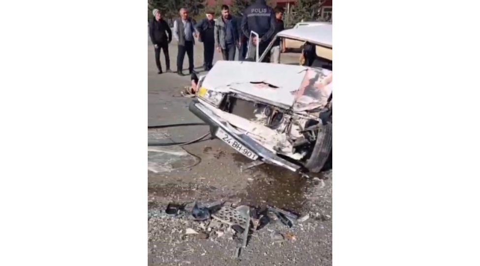 salyanda-yuk-ve-minik-mashini-toqqushub