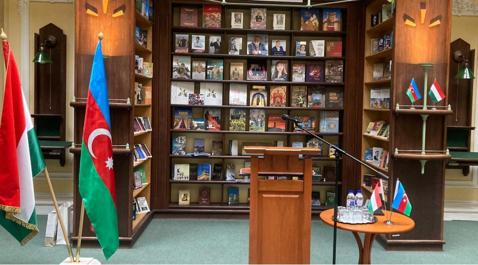 macaristanda-azerbaycan-gushesi