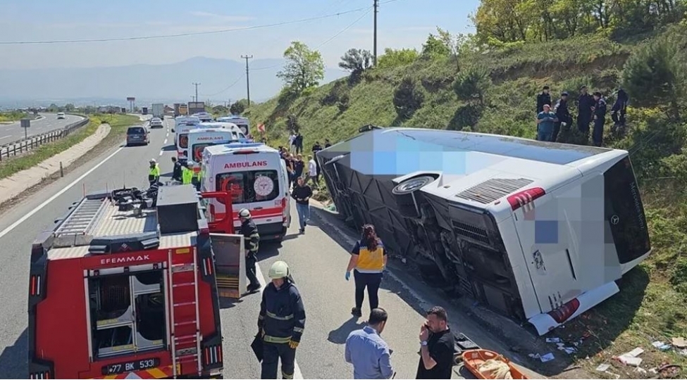 fehleleri-dashiyan-mikroavtobus-ashib-olen-ve-xesaret-alanlar-var