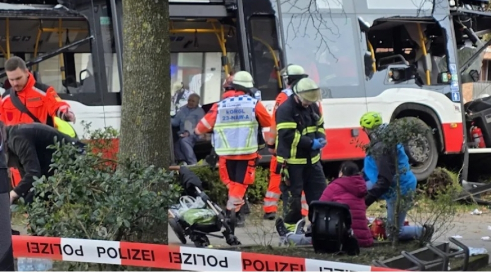 hamburqda-avtobus-agaca-chirpilib-17-sernishin-xesaret-alib