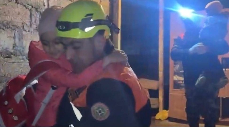 fhn-baki-sumqayit-ve-absheronda-su-basmish-erazilerden-18-nefer-texliye-edilib