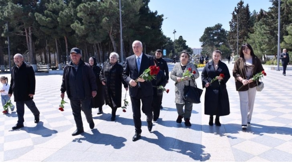 sumqayitda-aprel-shehidlerinin-xatiresi-anilib