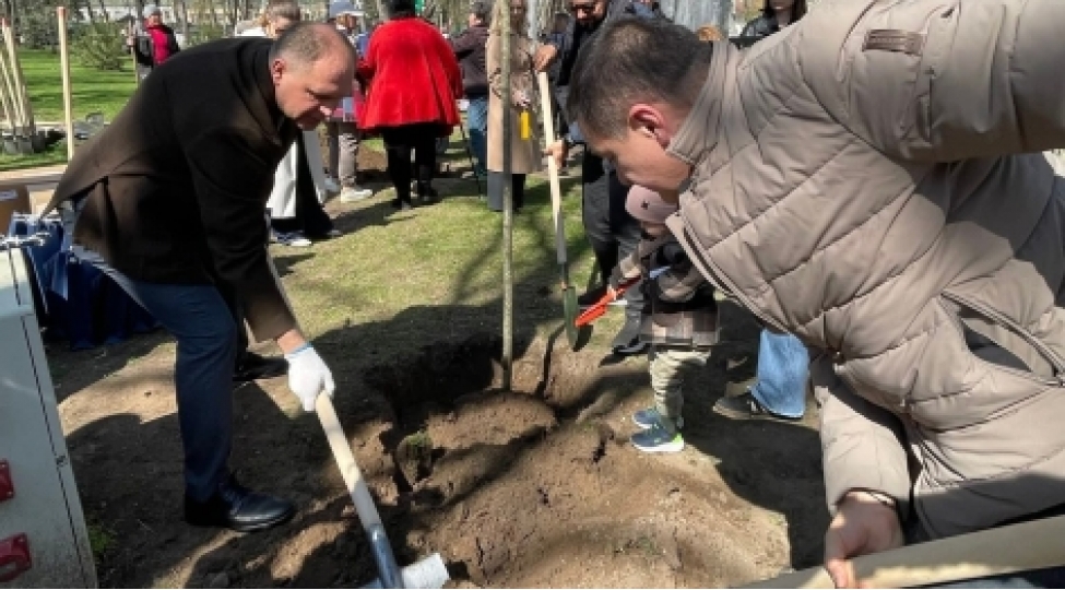 moldova-azerbaycanlilari-konqresi-kishineuda-etnoslar-xiyabaninin-temelqoyma-merasiminde