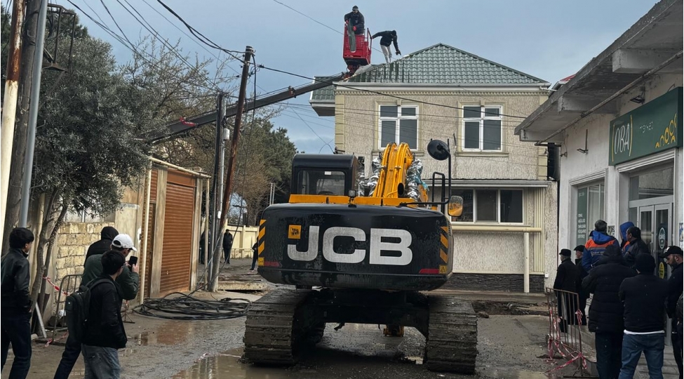 adsea-sedri-uzerinde-evler-tikilen-kollektorun-chokduyu-erazide-olub