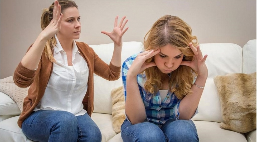 valideynlerin-bu-davranishi-genclerde-depressiyani-artirir