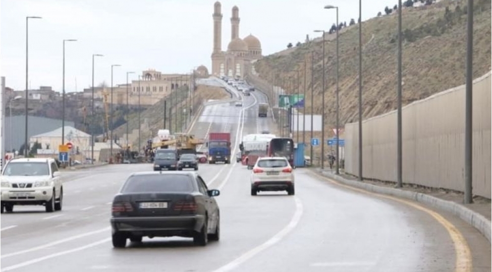 bibiheybet-yolunda-torpaq-surushmesi-tehlukesi-yaranib-hereket-qismen-mehdudlashdirilib