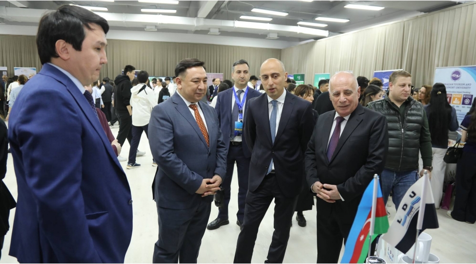 emin-emrullayev-qazaxistanda-study-in-azerbaijan-beynelxalq-tehsil-sergisi-ile-tanish-olub