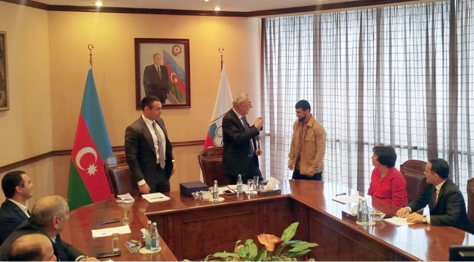 paris-2024-yenilenmish-olimpiya-medallari-azerbaycan-idmanchilarina-teqdim-olunub