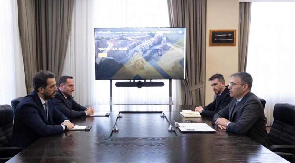 azergold-qsc-nin-idare-heyetinin-sedri-5-ci-yukselish-musabiqesinin-qalibleri-ile-gorushub