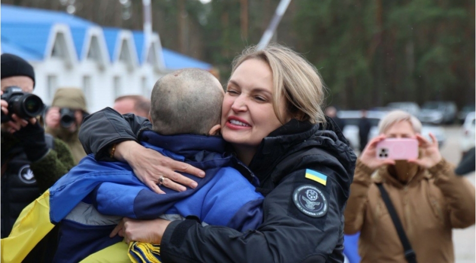 zelenski-rusiya-esirliyinden-175-herbchi-ve-7-mulki-shexs-qayidib