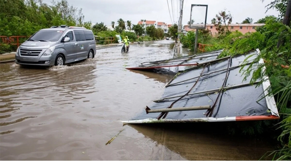 dominikanda-guclu-yagishlar-sebebinden-30-min-nefer-texliye-edilib-uch-nefer-helak-olub
