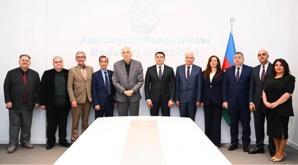 ramiz-hesenoglu-medeniyyet-nazirliyinin-fexri-diplomu-ile-teltif-olunub