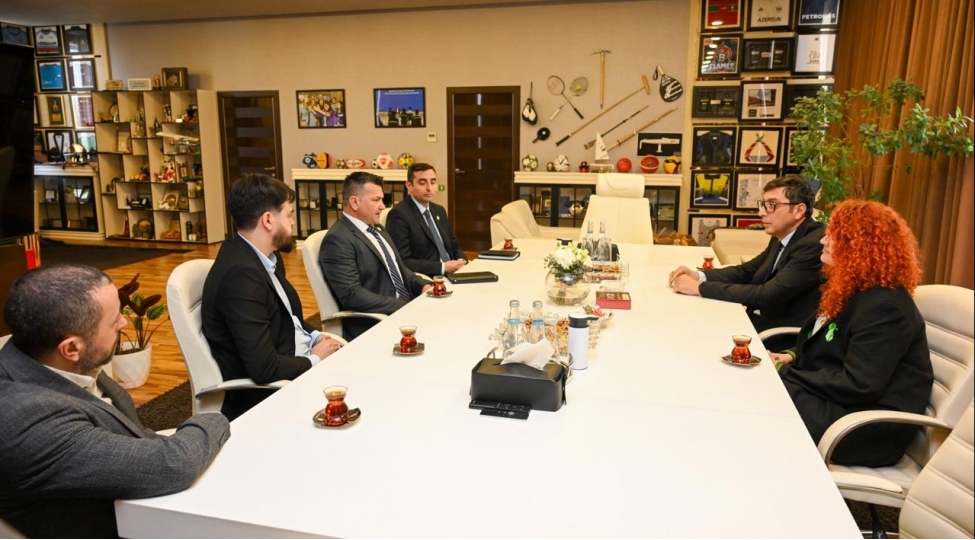 ferid-qayibov-dunya-kapoeyra-federasiyasinin-prezidenti-rodriqo-furbino-qomes-ile-gorushub