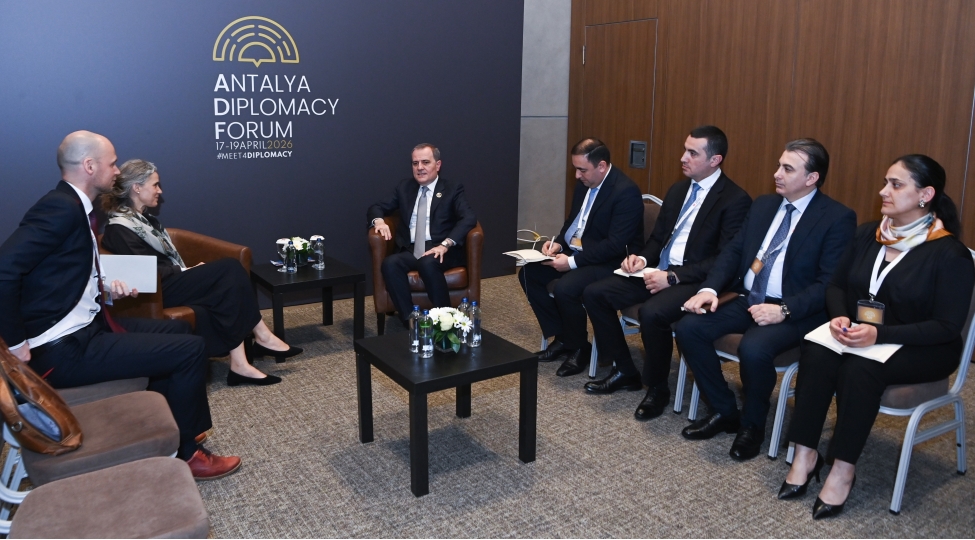 ceyhun-bayramov-ile-maqdalena-qrono-ermenistanazerbaycan-normallashma-prosesini-muzakire-edibler