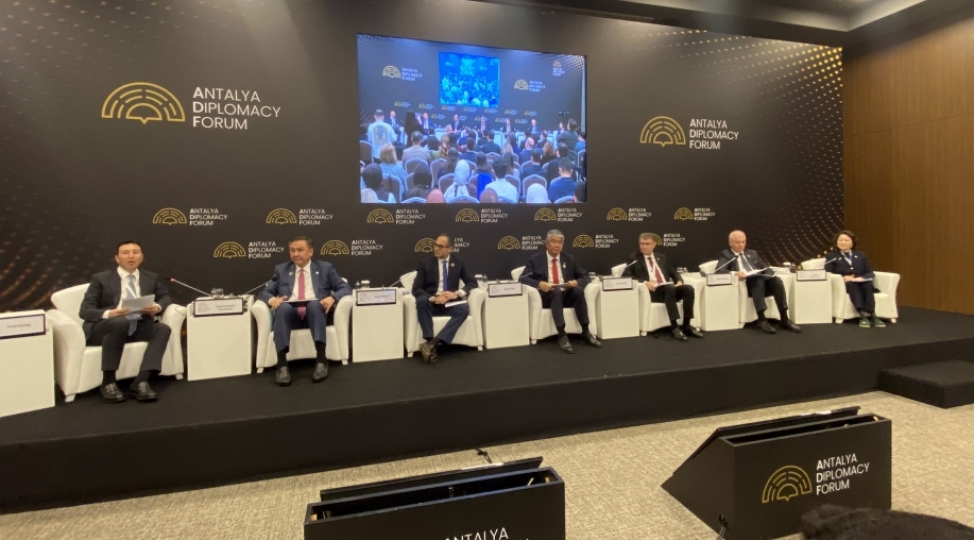 antalyada-baki-turkoloji-qurultayinin-turk-kimliyine-tesirleri-barede-danishilib