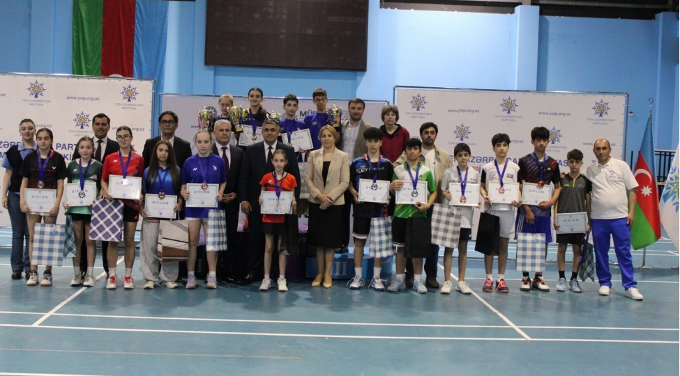 nizami-rayonunda-umummillli-liderin-xatiresine-hesr-edilmish-badminton-turniri-kechirilib