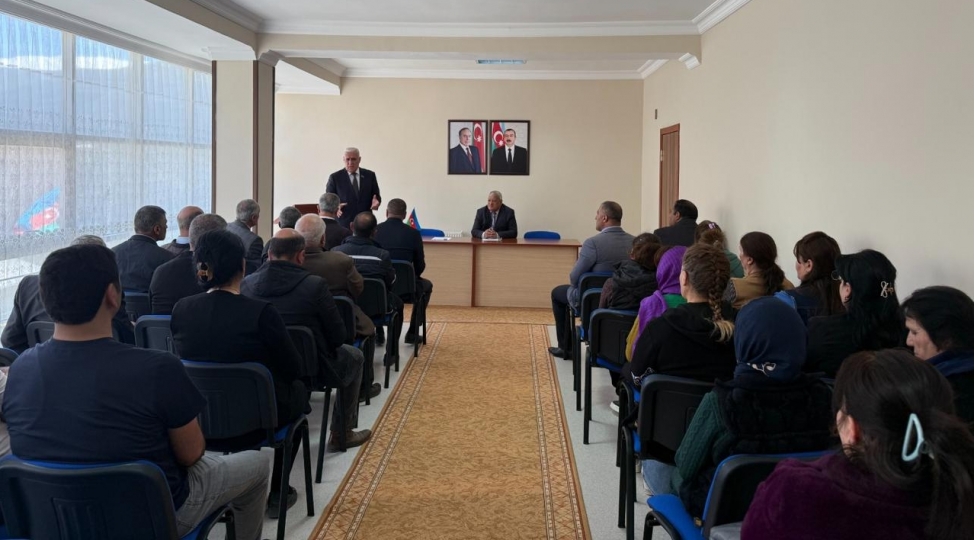 milli-meclisin-deputati-vuqar-rehimzade-culfada-sechicileri-ile-novbeti-gorushunu-kechirib-foto-11